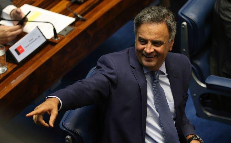 PF diz que aparelho apreendido com A&eacute;cio &eacute; bloqueador ilegal de sinal telef&ocirc;nico