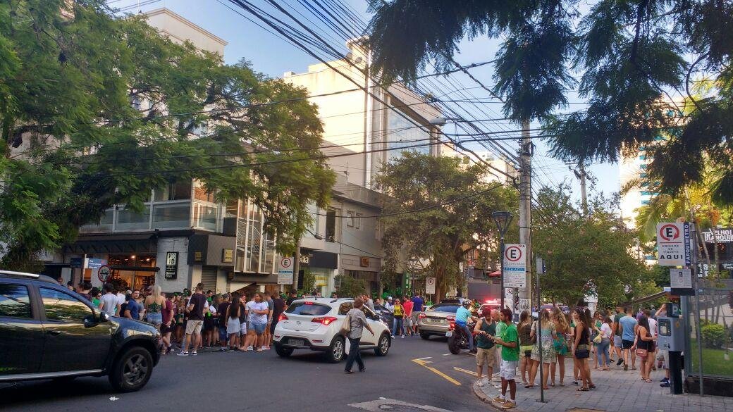Movimento se intensificou no Moinhos no fim da tarde deste s&aacute;bado