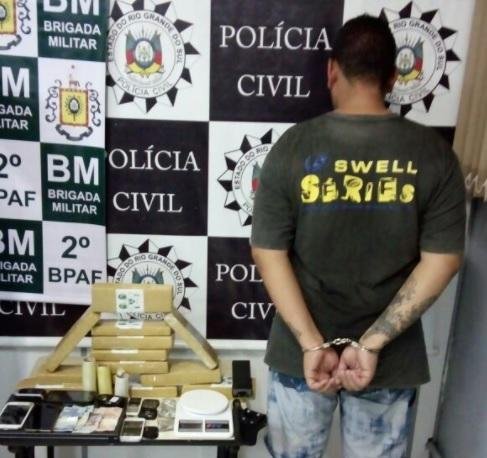Homem &eacute; preso com 12 tijolos de maconha em S&atilde;o Borja 