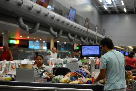 Proje&ccedil;&atilde;o ficou abaixo do centro da meta de 4,5%, mas acima do limite inferior