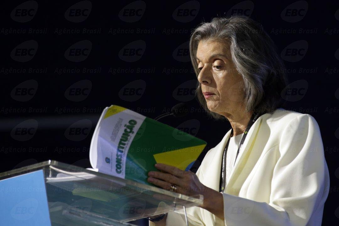 C&aacute;rmen L&uacute;cia confirmou que haver&aacute; uma reuni&atilde;o "n&atilde;o formal" entre os ministros do STF,