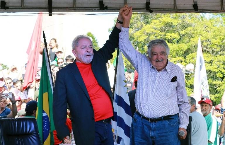 Ex-presidente est&aacute; em caravana no sul do pa&iacute;s