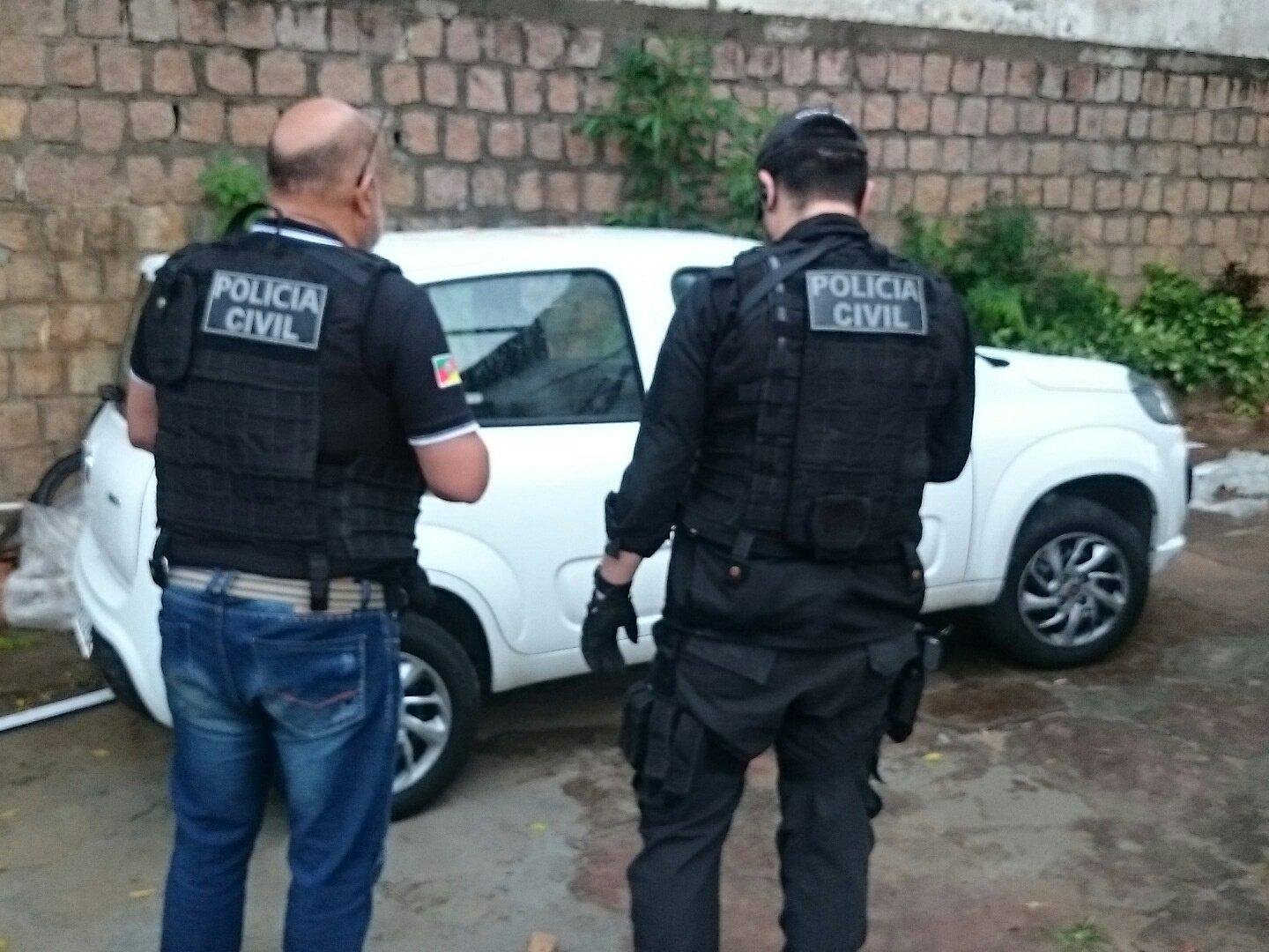 Cerca de 80 agentes em 12 viaturas cumpriram 17 ordens judiciais