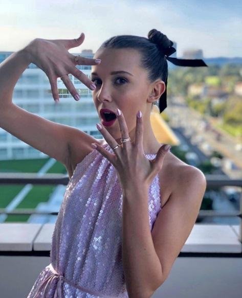 Millie Bobby Brown respondeu f&atilde; que realizou festa de anivers&aacute;rio tem&aacute;tica de Stranger Things