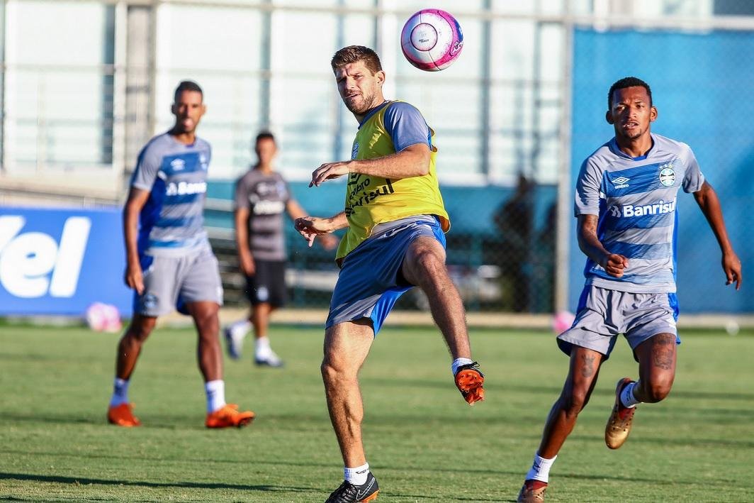 Zagueiro do Gr&ecirc;mio garante confian&ccedil;a em eventual parceiro de zaga no Gre-Nal