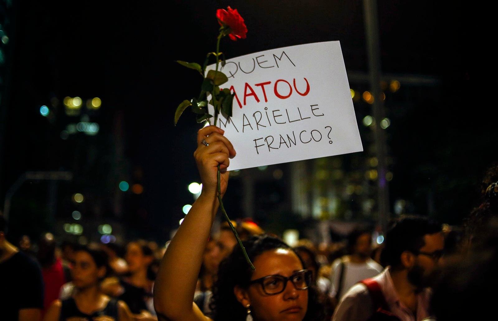 Mar&iacute;lia de Castro Neves escreveu no Facebook que vereadora assassinada estaria "engajada com bandido"