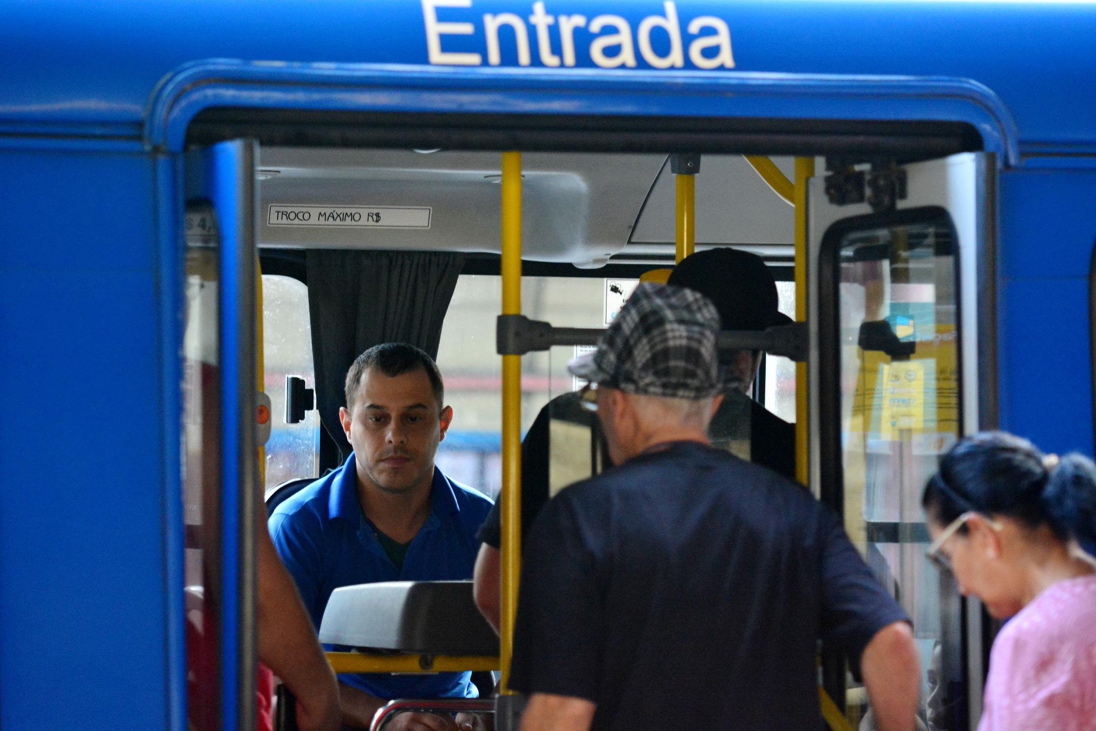 Justi&ccedil;a n&atilde;o deferiu liminar que determinaria volta da gratuidade da segunda passagem de &ocirc;nibus