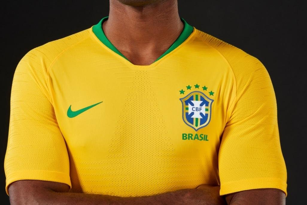 Sele&ccedil;&atilde;o apresenta novo uniforme para disputa da Copa do Mundo 