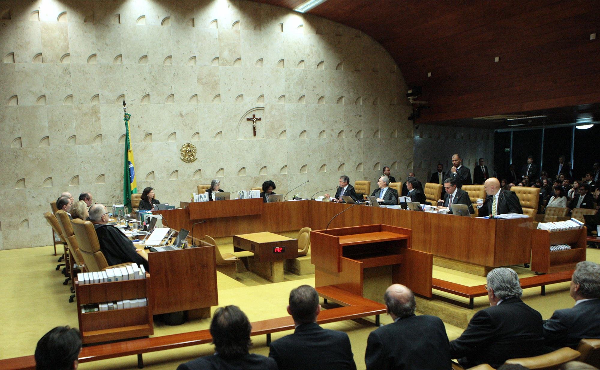 Sess&atilde;o foi suspensa em raz&atilde;o da discuss&atilde;o entre os ministros