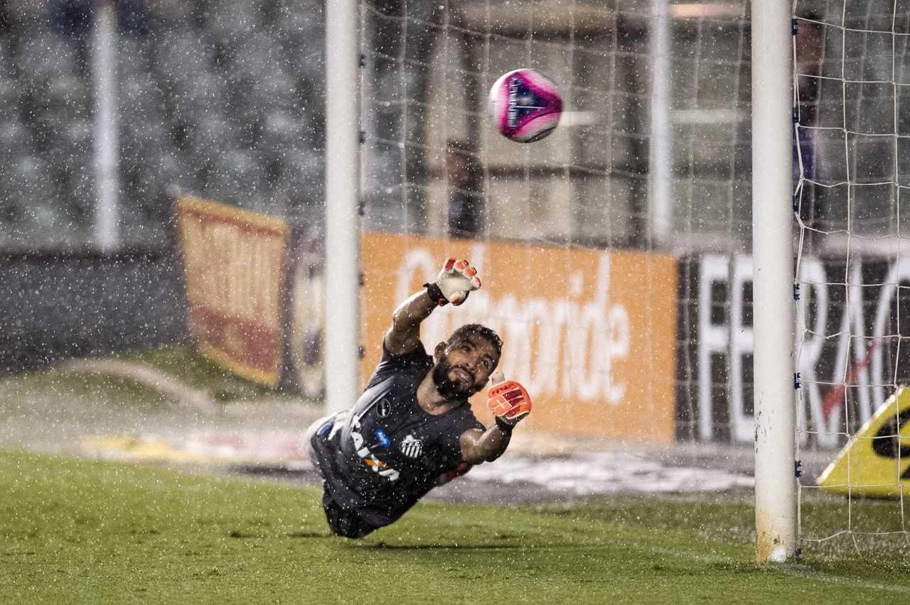 Santos vence Botafogo-SP nos p&ecirc;naltis e vai &agrave; semifinal do Paulist&atilde;o