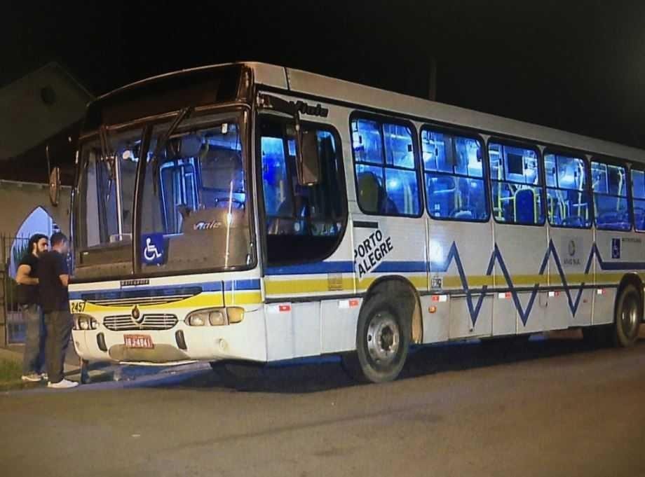 &Ocirc;nibus foi interceptado na avenida Borges de Medeiros, pr&oacute;ximo ao Parque Marinha do Brasil