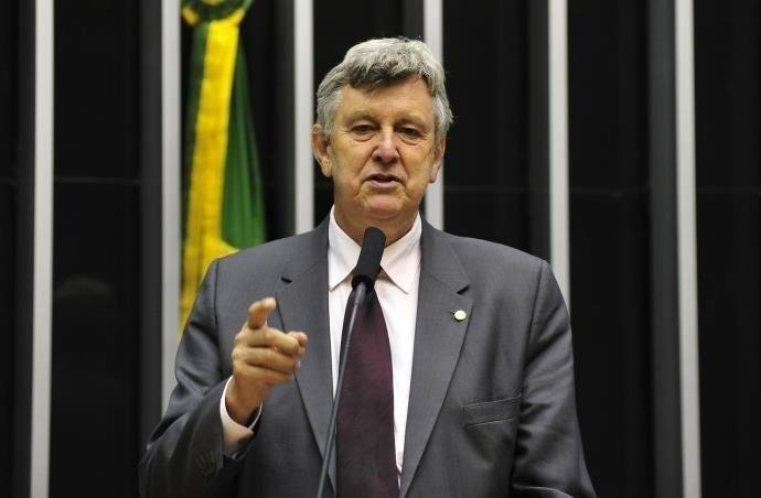 Deputado Heinze negocia alian&ccedil;a com PTB e PR
