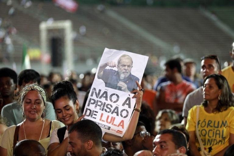 Apoiadores do ex-presidente eram maioria com cerca de 300 pessoas segundo PM