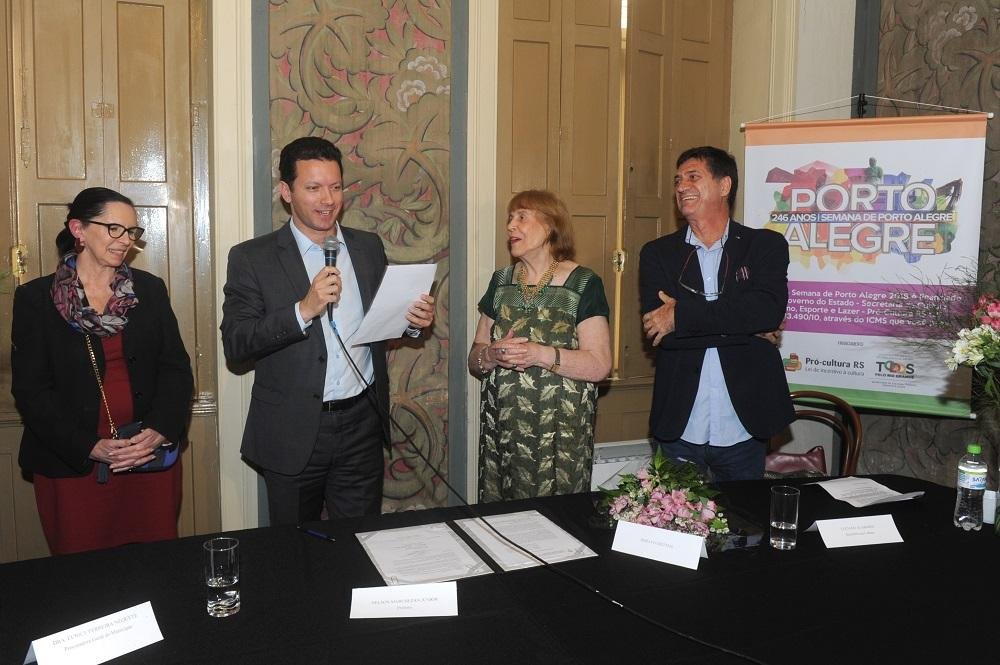 Chave da Casa dos Le&otilde;es foi entregue pelo prefeito Nelson Marchezan J&uacute;nior para a artista pl&aacute;stica Zoravia Bettiol