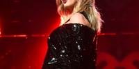 Esta é a sexta vez que Taylor atinge a marca de dois milhões de cópias vendidas