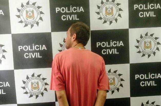 Homem suspeito de esfaquear mulher em loja de conveni&ecirc;ncia &eacute; preso