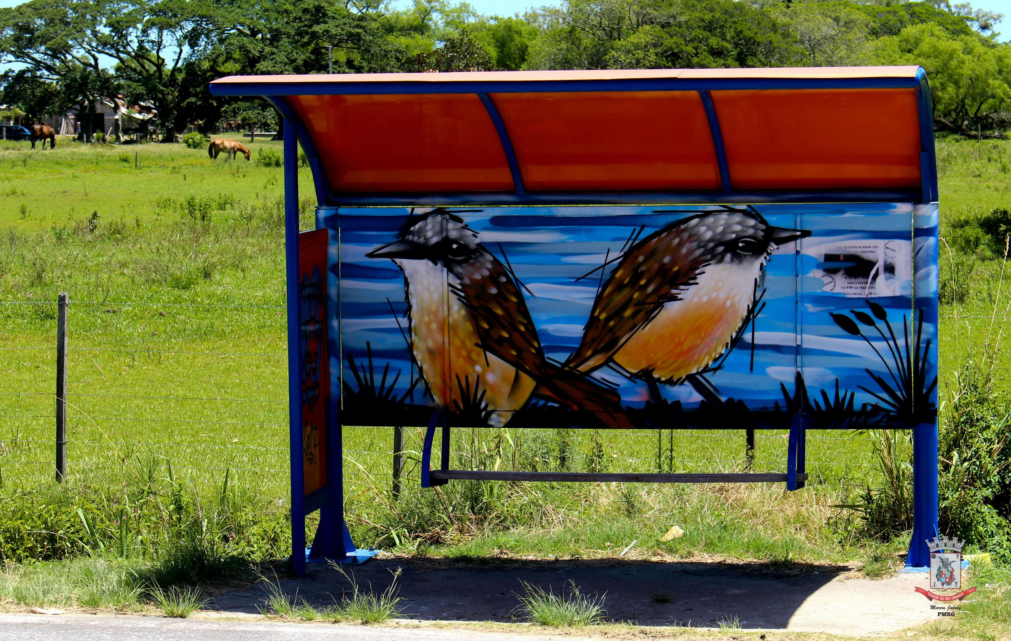 J&aacute; foram pintadas 100 paradas, mas a iniciativa prev&ecirc; total de 400 