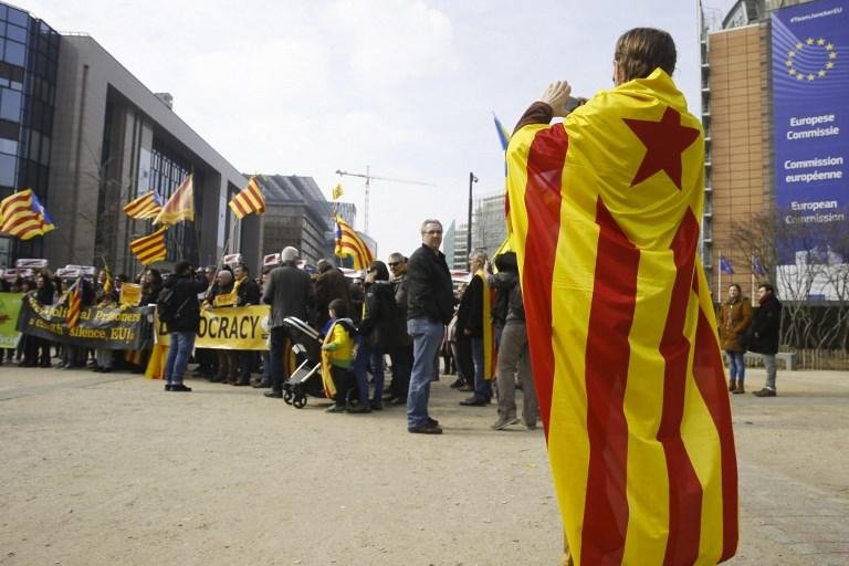 Separatistas v&atilde;o &agrave;s ruas contra deten&ccedil;&atilde;o de Puigdemont 