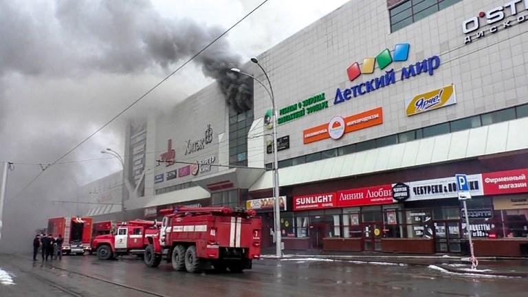 Inc&ecirc;ndio em shopping russo matou pelo menos 37 pessoas