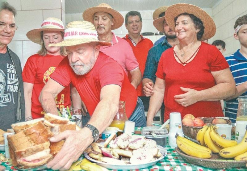 Lula esteve com pequenos produtores rurais em Nova Erechim (SC)