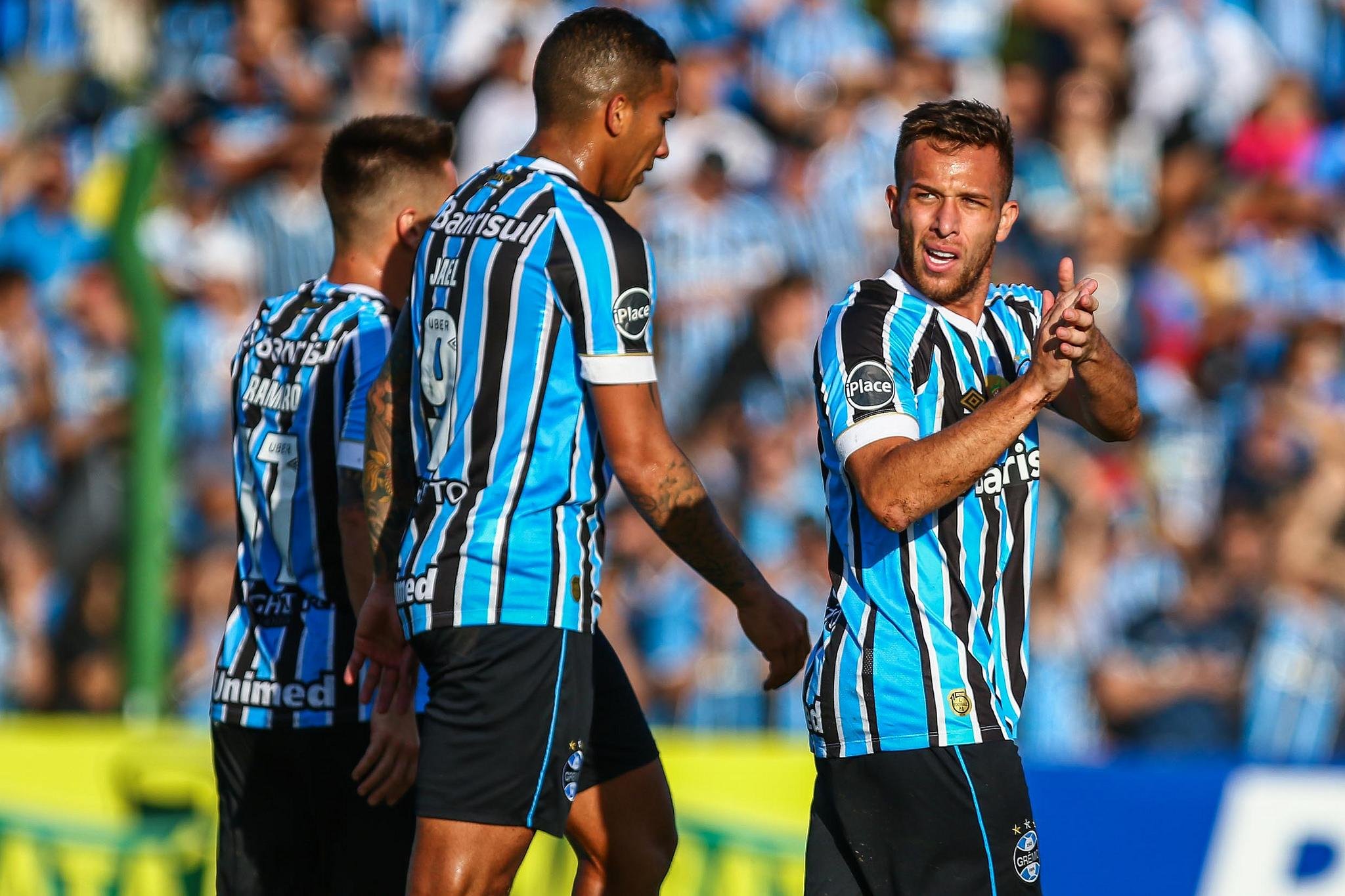 Arthur marcou o terceiro contra o Avenida