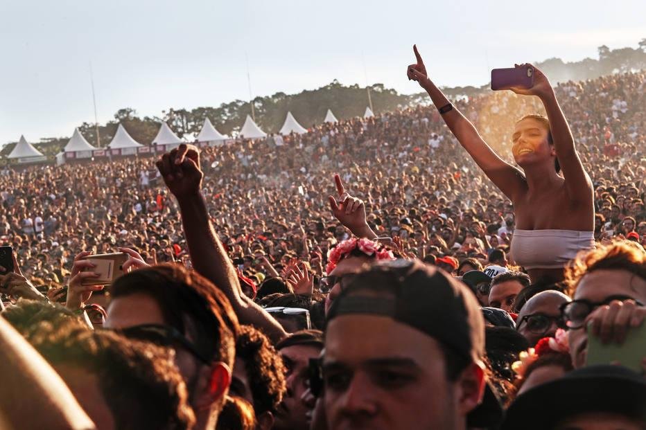 Lollapalooza ganha f&ocirc;lego com atra&ccedil;&otilde;es de grande p&uacute;blico e atrai 300 mil pessoas