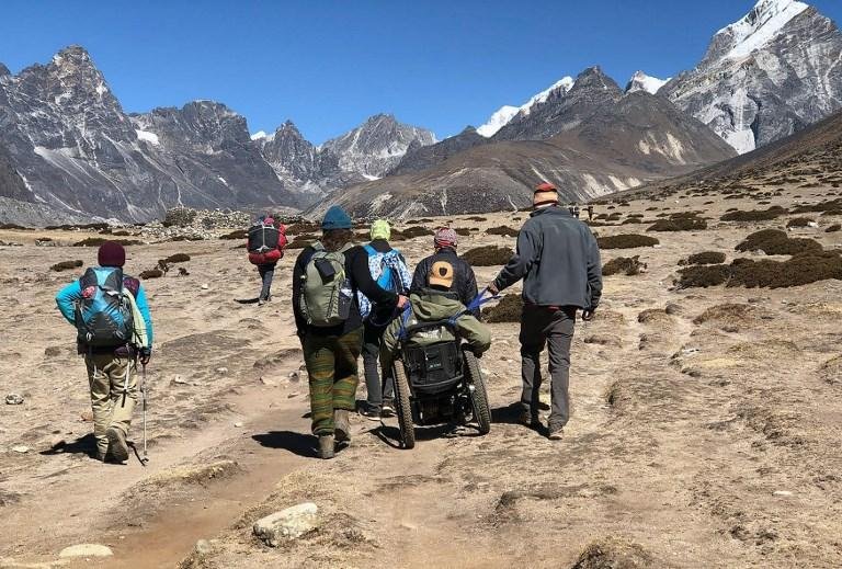 Australiano parapl&eacute;gico chega ao campo base do Everest