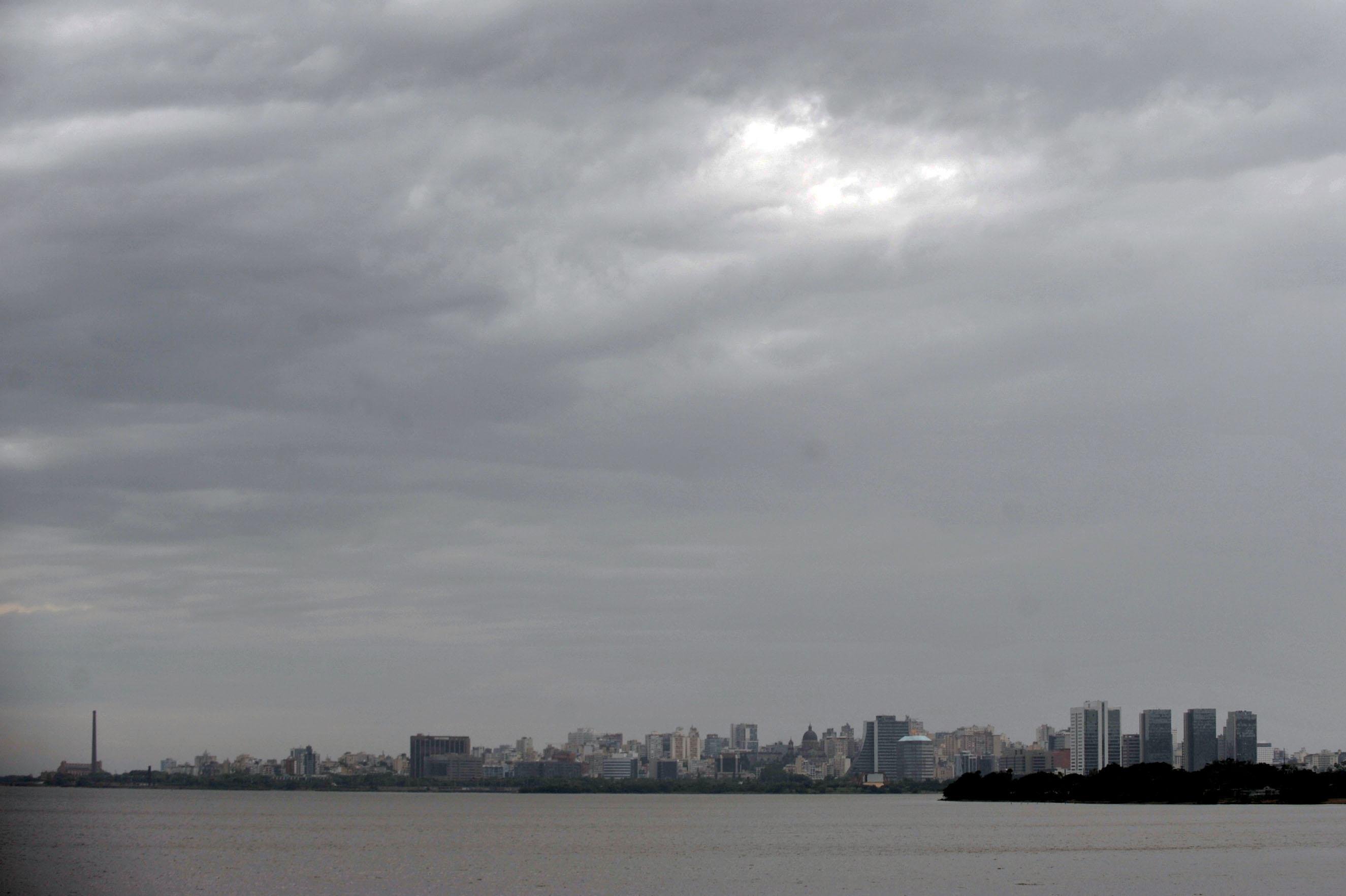 Porto Alegre ter&aacute; quarta de sol e per&iacute;odos de chuva 