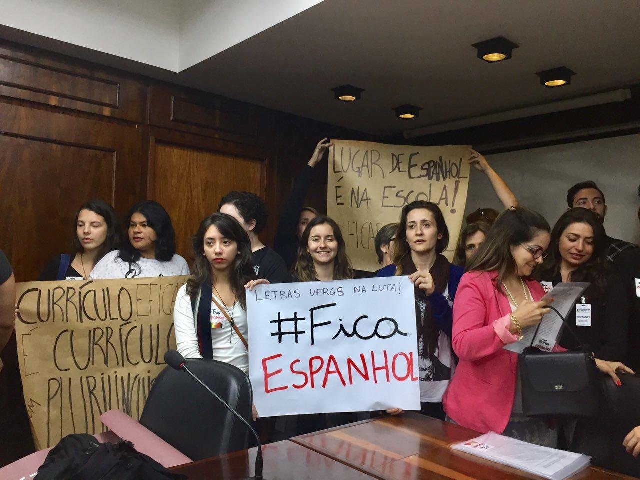 Comiss&atilde;o recebeu protesto nesta ter&ccedil;a-feira