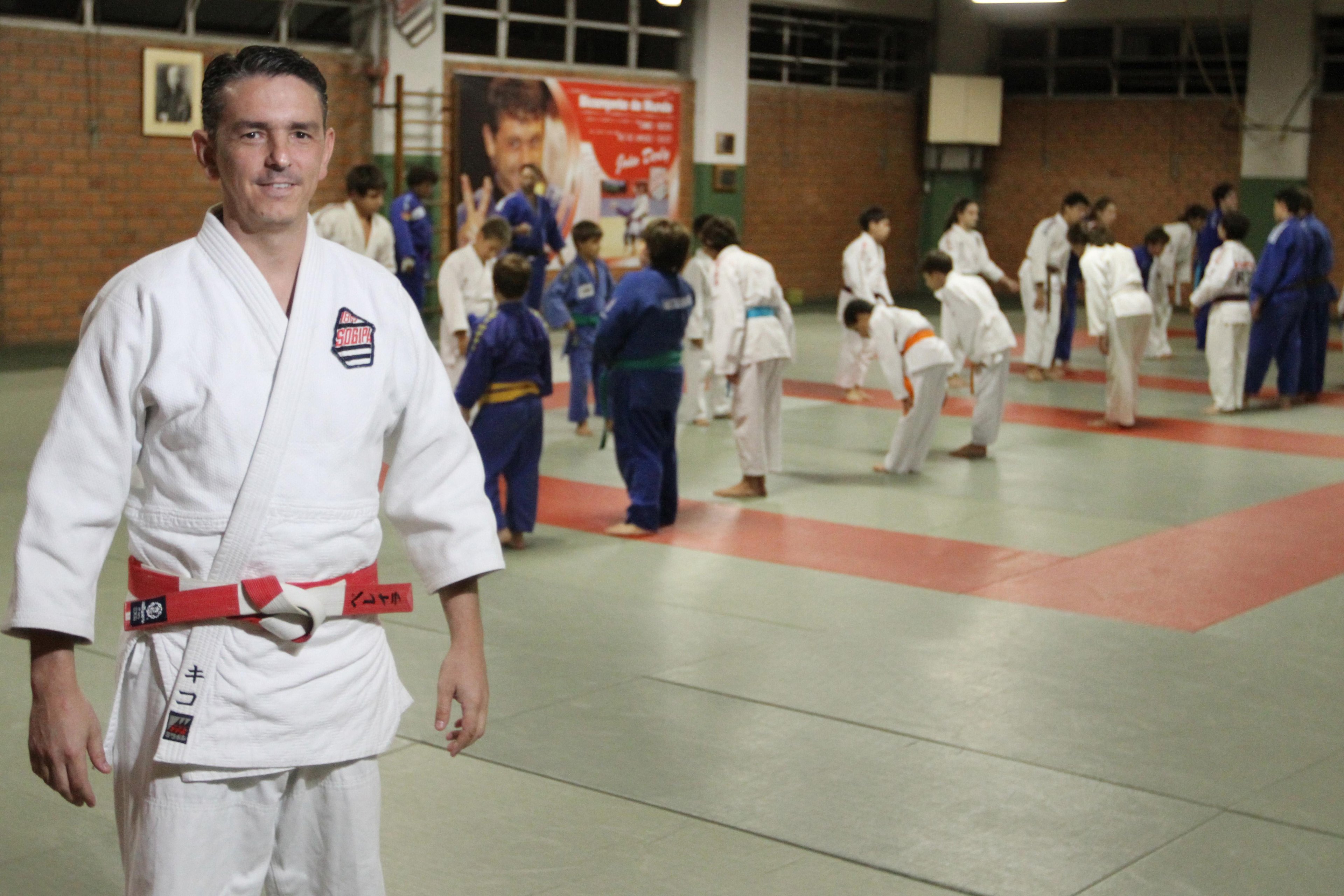 Kiko recebe pr&ecirc;mio de melhor t&eacute;cnico do COB 