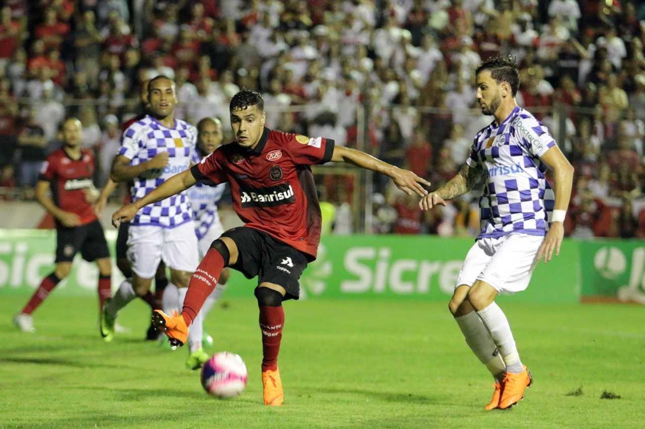 Zequinha arrancou na frente, mas voltou a sofrer empate em 1 a 1 no Bento Freitas