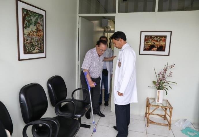 Maluf permanece internado em hospital e sob observa&ccedil;&atilde;o, diz boletim m&eacute;dico