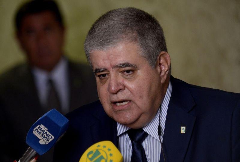 Ministro da Secretaria de Governo, defende que a&ccedil;&otilde;es "nada tem a ver com isso"