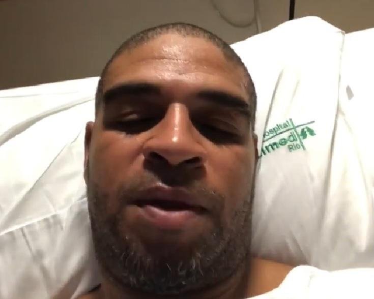 Adriano Imperador &eacute; hospitalizado no Rio com ferimento na m&atilde;o
