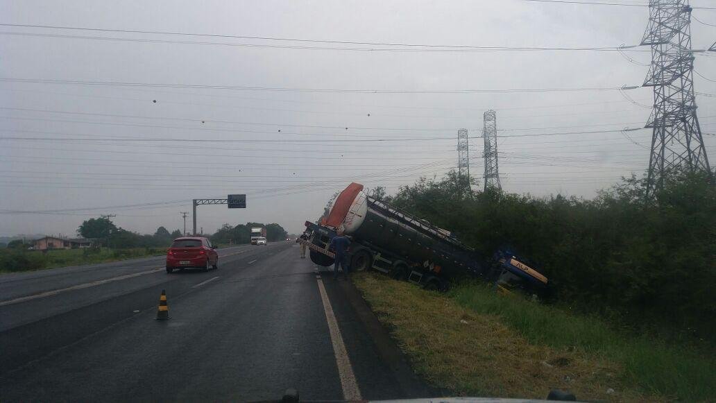 Acidente aconteceu no km 428 da rodovia
