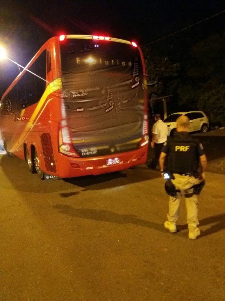 &Ocirc;nibus ficou retido no posto da PRF na BR 101, em Os&oacute;rio