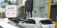Caminhão atropelou três pedestres e atingiu cinco veículos na rua João Alfredo