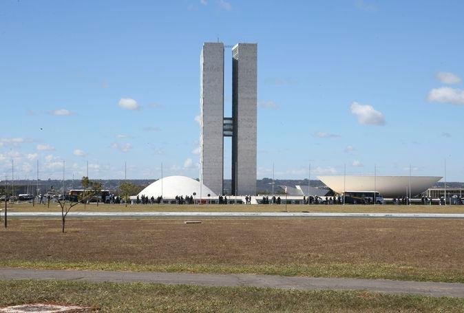 Proje&ccedil;&atilde;o &eacute; de 20 mil pessoas na Esplanada durante sess&atilde;o do STF na quarta-feira