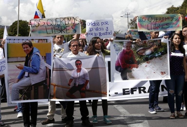 Canal de TV da Col&ocirc;mbia exibe v&iacute;deo de jornalistas equatorianos sequestrados