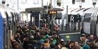 Ferroviários franceses iniciam greve de três meses