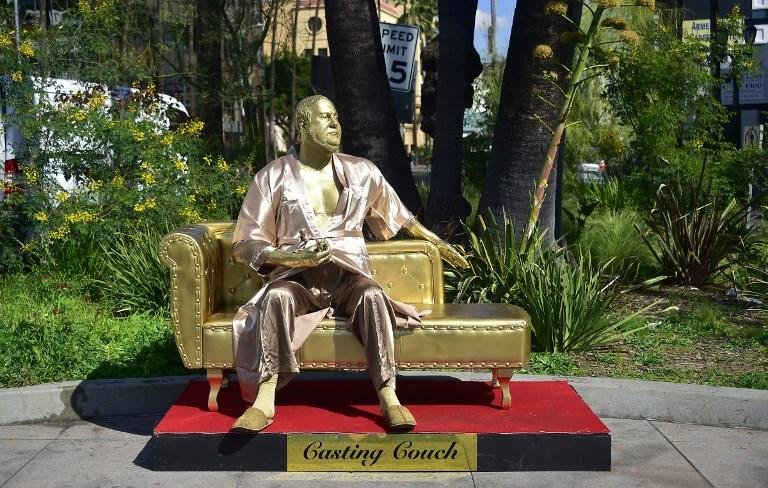 Escultura foi instalada a poucos metros do local onde ocorre o 90&ordm; Oscar no domingo