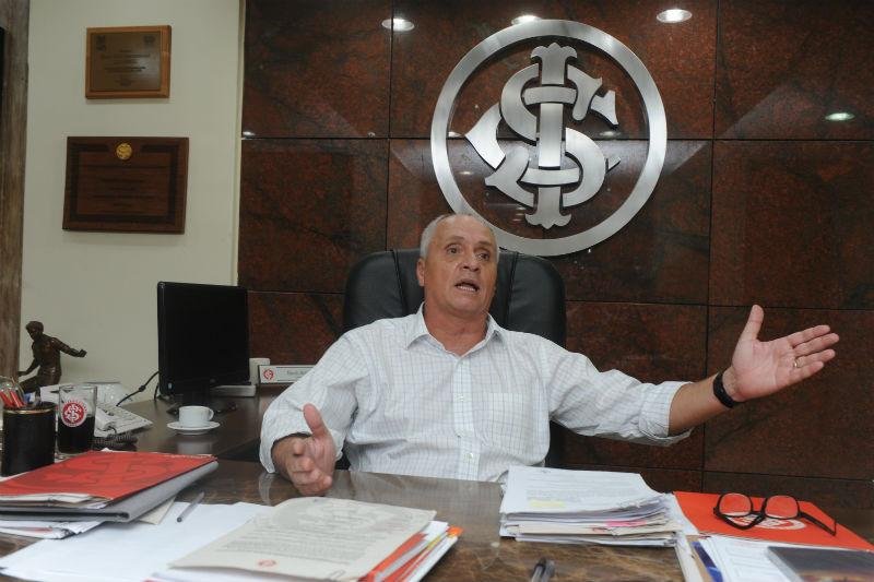 "Vaga na Libertadores ser&aacute; um excelente pr&ecirc;mio", diz Medeiros 