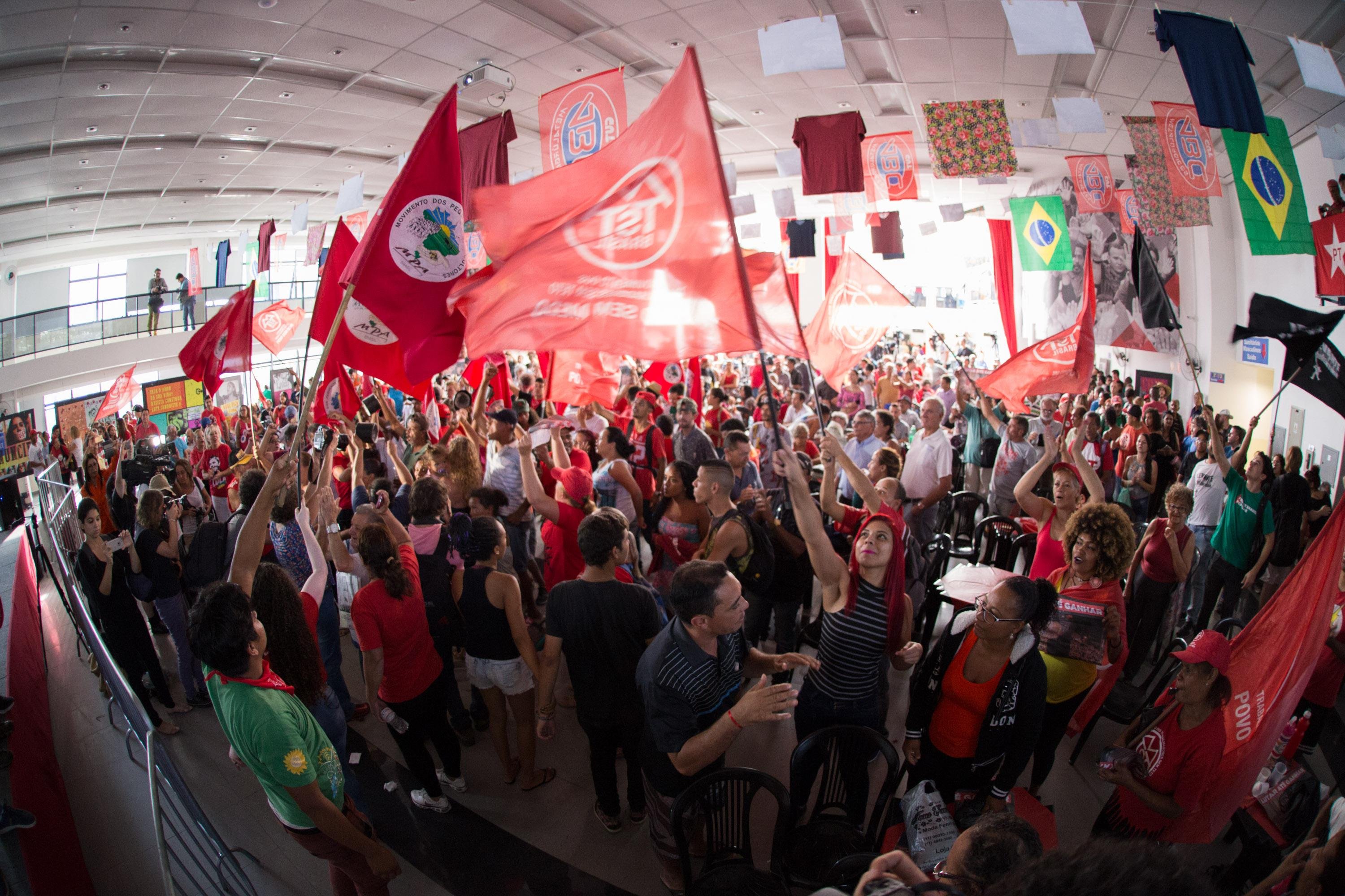 Apoiadores de Lula acompanham julgamento no no Sindicato dos Metal&uacute;rgicos