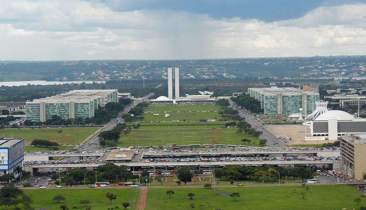 Bloqueio inicia na Catedral de Bras&iacute;lia e se estende at&eacute; a frente do Congresso Nacional