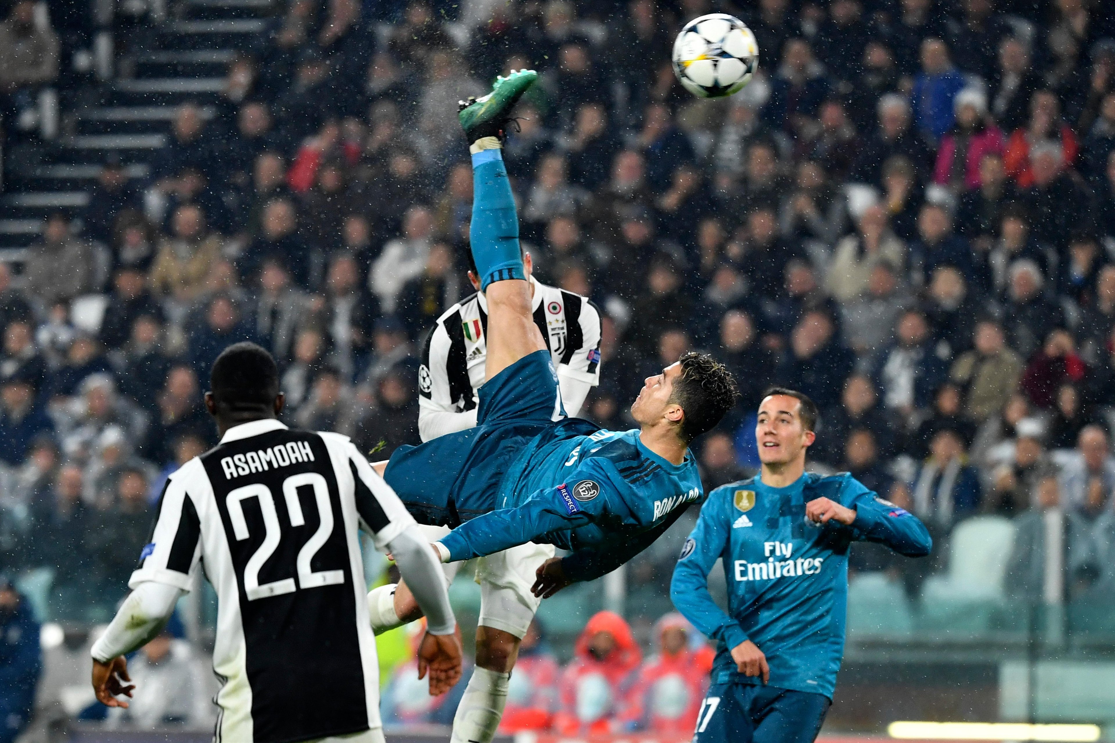 Cristiano Ronaldo marcou um gola&ccedil;o de bicicleta