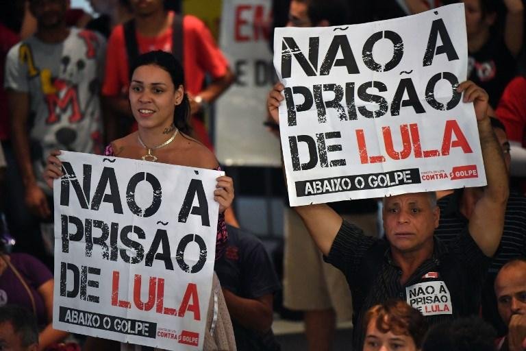 PT convoca "mobiliza&ccedil;&atilde;o geral" ap&oacute;s ordem de pris&atilde;o contra Lula