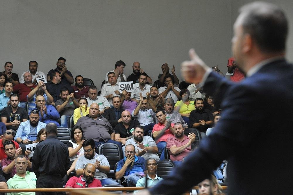 Projeto sobre aplicativos de transporte individual entra em discuss&atilde;o na C&acirc;mara de Vereadores