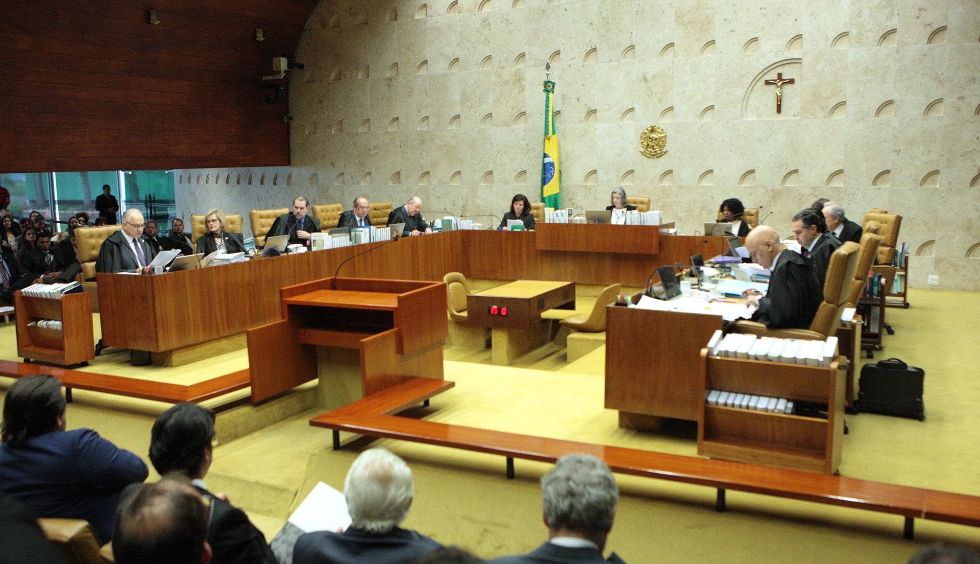 Placar final foi de 6 a 5 contra o l&iacute;der petista em uma sess&atilde;o de 10 horas