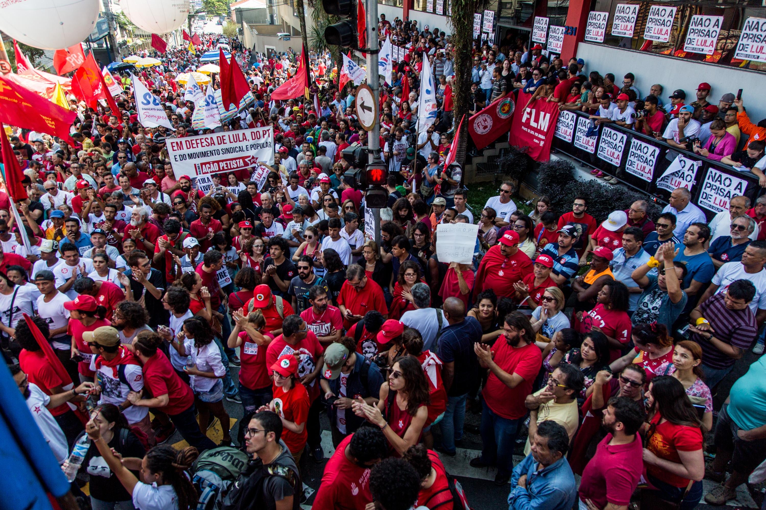  Encerrado prazo para Lula se entregar para a Pol&iacute;cia Federal