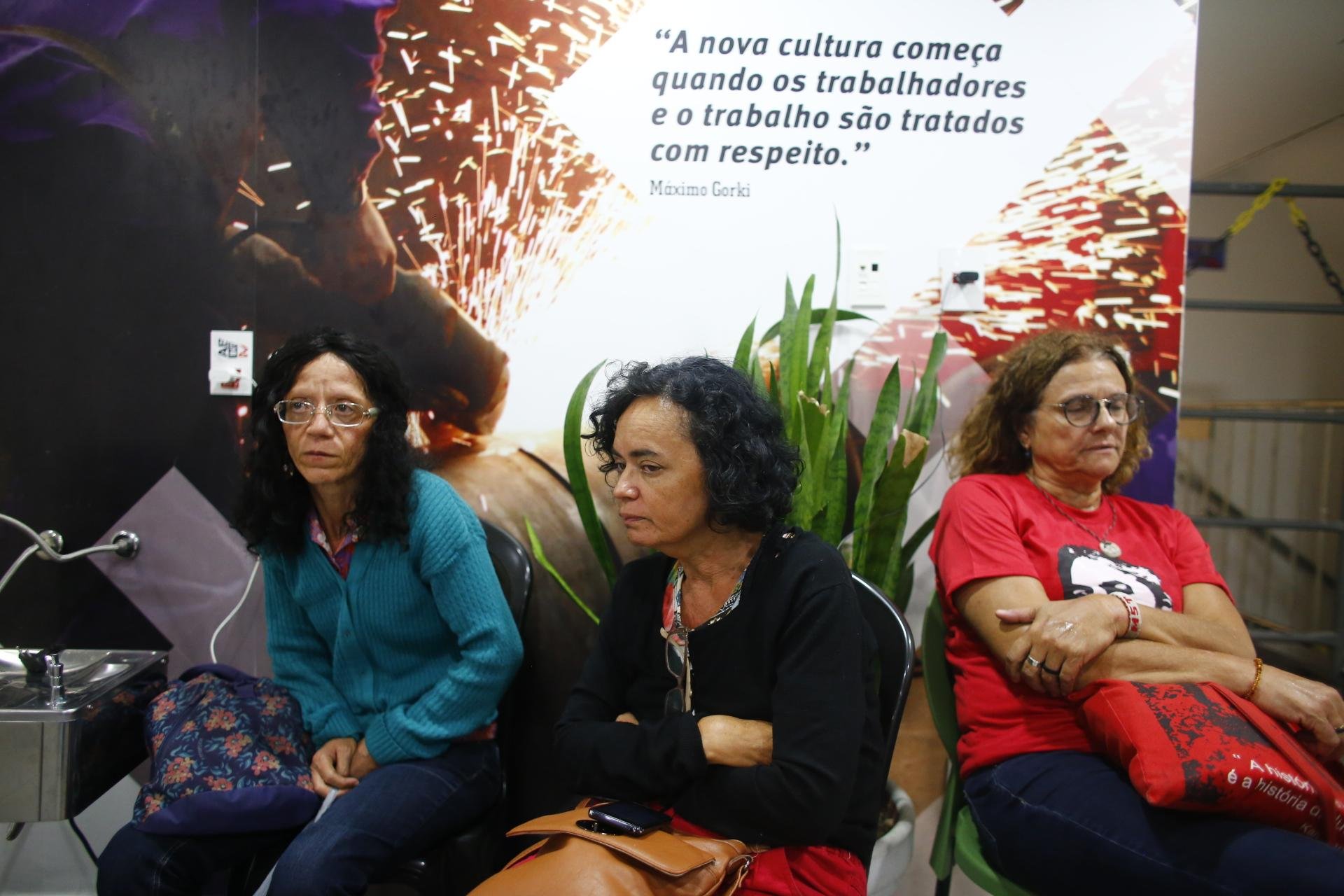 N&uacute;mero de simpatizantes do ex-presidente Luiz In&aacute;cio Lula da Silva tamb&eacute;m come&ccedil;a a aumentar